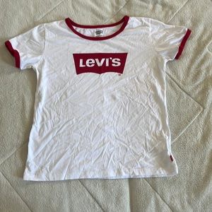 Levi’s t-shirt